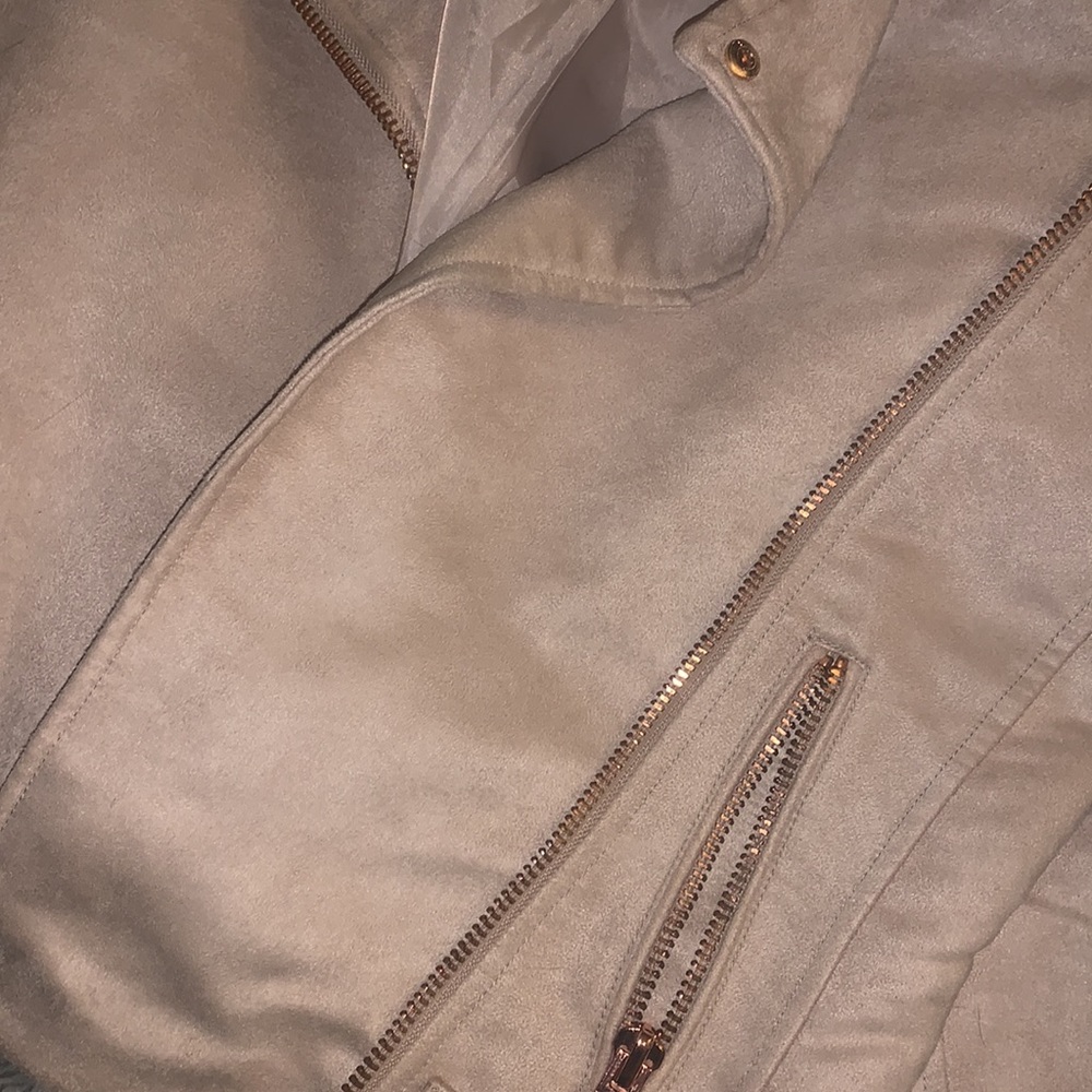 LC Jacket - Picture 3 of 4